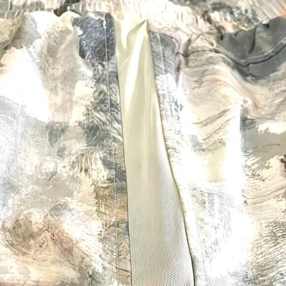 Johnny Was Calme Women's Medium Abstract Beige Running Shorts Elements NWT - Picture 7 of 12